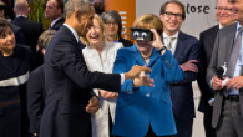 Aprilie 2016, târgul de la Hanovra. Angela Merkel și Barack Obama testează un dispozitiv VR Foto: Profimedia Images | Poza 24 din 41