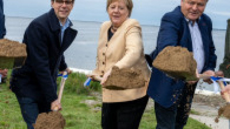 Angela Merkel, în 21 septembrie 2021, în timpul unei ultime acțiuni politice, alături de doi lideri locali CDU Foto: Profimedia Images | Poza 13 din 41