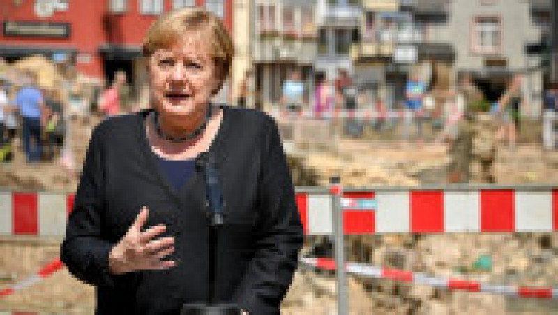 Angela Merkel la Bad Münstereifel, una din localitățile devastate de inundațiile din 2021 Foto: Profimedia Images | Poza 11 din 41