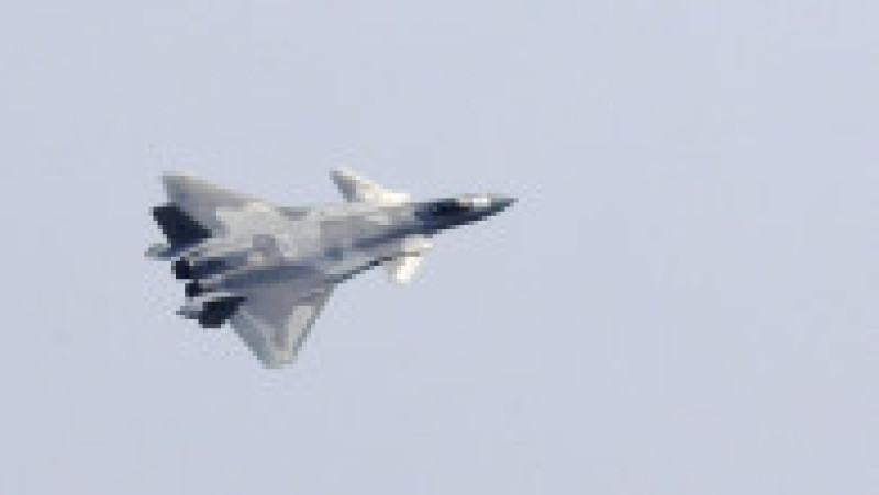 Un avion J-20 face o demonstrație în timpul "Airshow China". Sursa foto: Profimedia Images | Poza 13 din 34