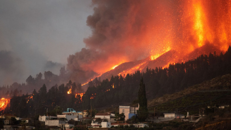 Mai multe case au fost acoperite de lavă în La Palma. Foto: Profimedia Images