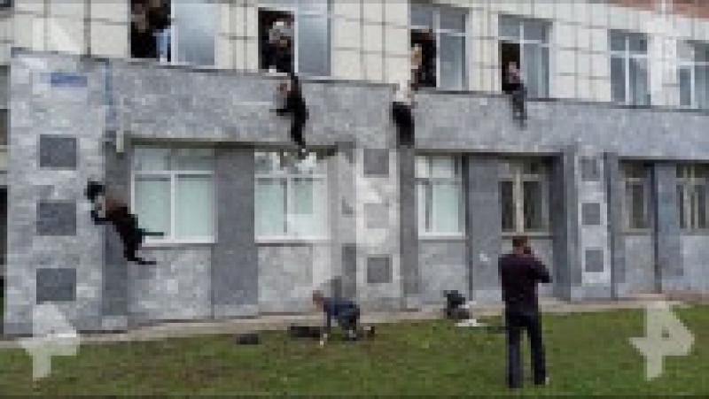 Atac armat la o universitate din Rusia FOTO: Profimedia Images | Poza 5 din 21