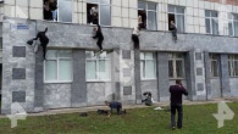 Atac armat la o universitate din Rusia FOTO: Profimedia Images | Poza 7 din 21