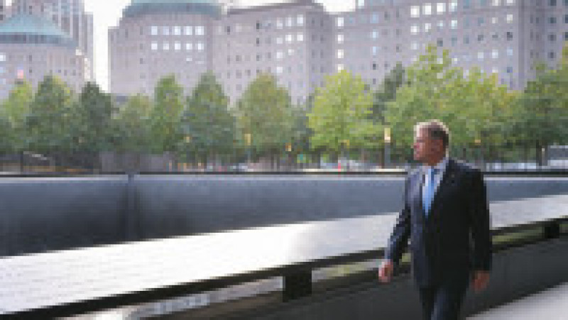 Klaus Iohannis, la memorialul victimelor atentatelor din 11 septembrie de la New York. FOTO: Presidency | Poza 5 din 6
