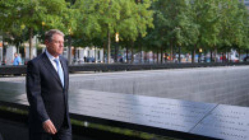 Klaus Iohannis, la memorialul victimelor atentatelor din 11 septembrie de la New York. FOTO: Presidency | Poza 4 din 6