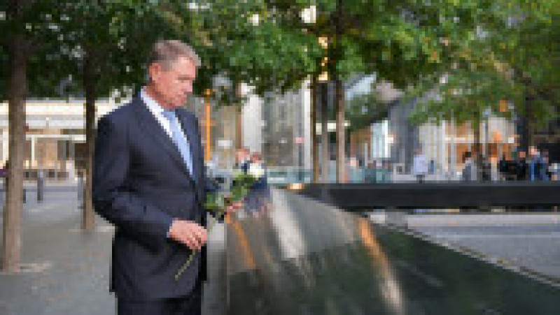 Klaus Iohannis, la memorialul victimelor atentatelor din 11 septembrie de la New York. FOTO: Presidency | Poza 1 din 6