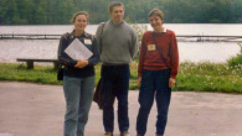 Fotografie din 1989, în orașul polonez Bachotek. Angela Merkel (dreapta), viitorul soț al acesteia (centru) și Malgorzata Jeziorska (stângă), acm profesoară de chimie cuantică. Foto: Profimedia Images | Poza 6 din 11