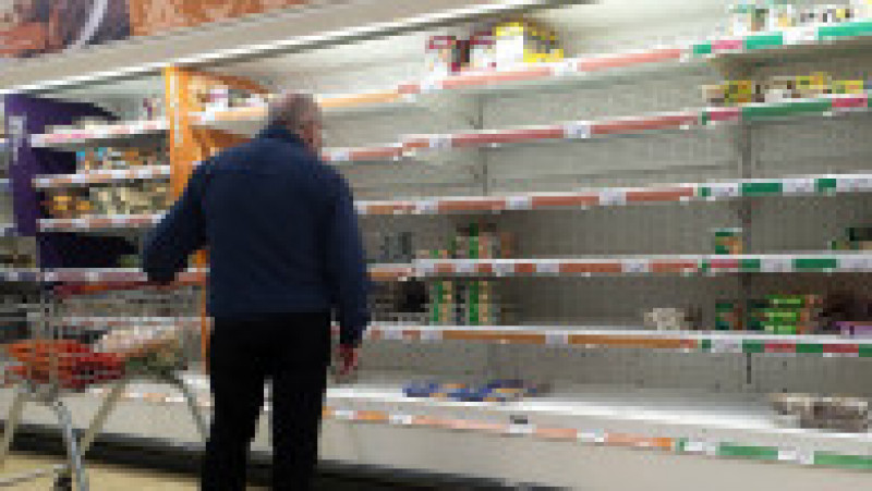 Rafturi goale în supermarket, în Marea Britanie. FOTO: Profimedia Images | Poza 2 din 20