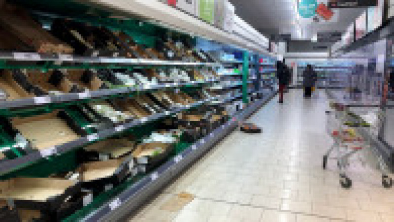 Rafturi goale în supermarket, în Marea Britanie. FOTO: Profimedia Images | Poza 10 din 20