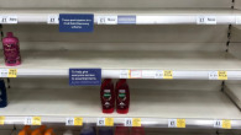 Rafturi goale în supermarket, în Marea Britanie. FOTO: Profimedia Images | Poza 5 din 20
