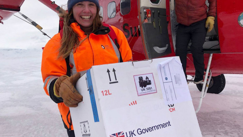 După o călătorie extraordinară pe patru continente, un transport special de vaccinuri AstraZeneca împotriva COVID-19 a ajuns miercuri la baza britanică Rothera din Antarctica. Foto: Profimedia Images