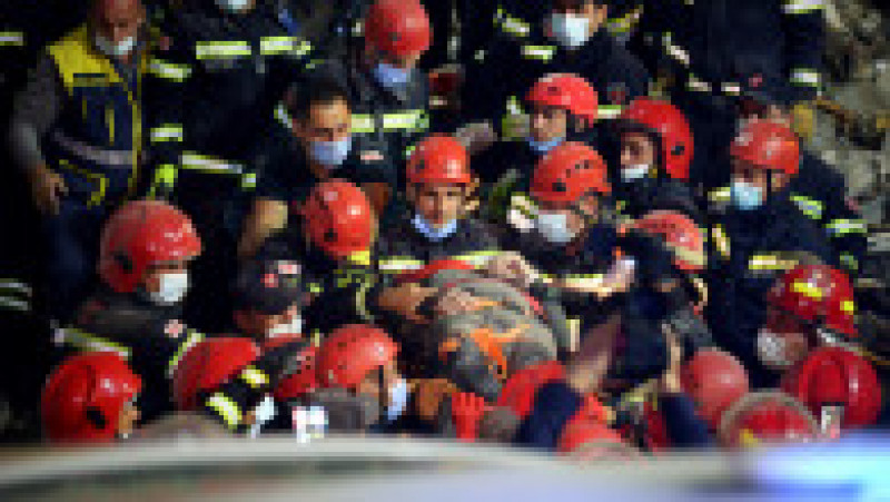 Cel puţin cinci persoane au decedat, între care doi copii, după prăbuşirea unei clădiri cu mai multe etaje vineri în oraşul Batumi. FOTO: Profimedia Images | Poza 2 din 10
