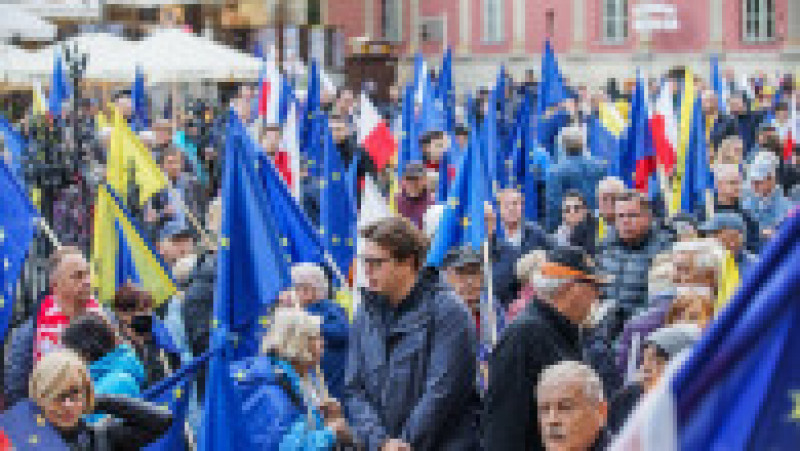 Străzile din Gdansk au fost dominate de culoarea albastră a steagurilor UE Foto: Profimedia Images | Poza 3 din 12