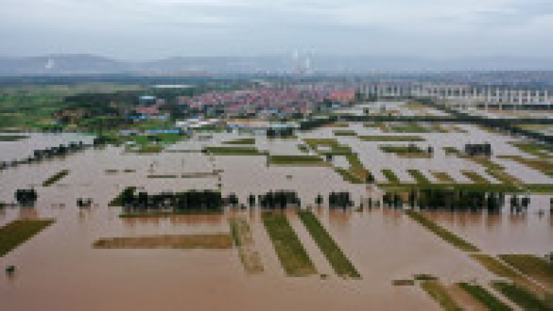 Peste 1,76 milioane de persoane au fost afectate de inundațiile severe din provincia Shanxi, în China. FOTO: Profimedia Images | Poza 3 din 10
