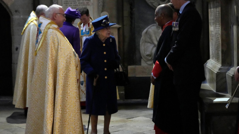 Regina Elisabeta a II,-a, în baston la un eveniment public la Londra. Foto: Profimedia Images