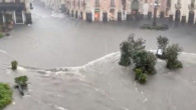 Un puternic ciclon a lovit sudul Italiei. Străzile și piețele din Catania arată ca niște lacuri imense. FOTO: Profimedia Images | Poza 3 din 9