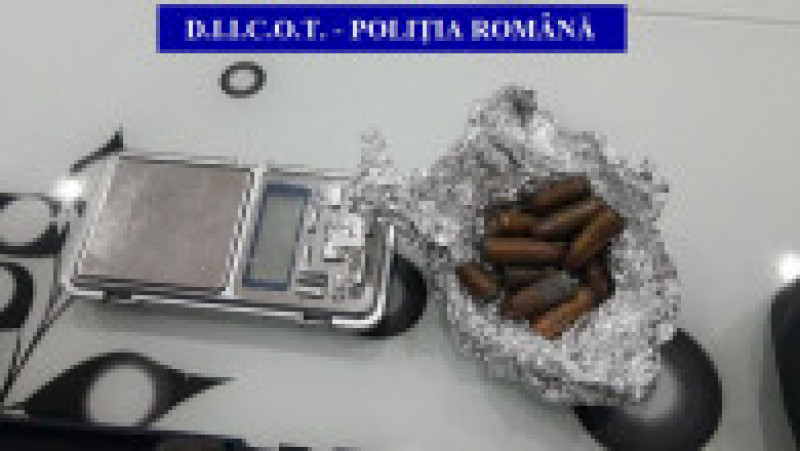 Percheziții la traficanți de droguri din Dâmbovița. FOTO: DIICOT | Poza 3 din 10