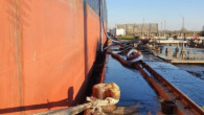 Aproape o tonă de păcură s-a scurs în portul Midia Năvodari. FOTO: Facebook MInisterul Mediului | Poza 5 din 6