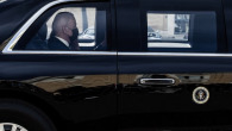 Joe Biden, în limuzina blindată care îl duce la Vatican Foto: Profimedia Images | Poza 4 din 11