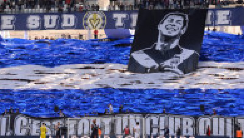 Suporterii echipei Bordeaux afișează un banner în memoria lui Emiliano Sala. Sursa foto: Profimedia Images | Poza 16 din 18