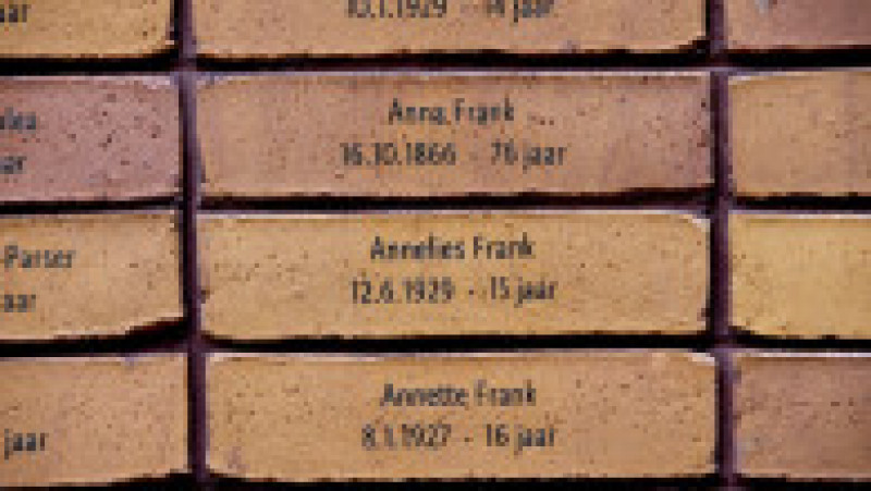 Cărămida pe care este gravat numele Annei Frank ( Annelies Frank 12-06-1929 – 15 ani) la Memorialul Holocaustului din Amsterdam Foto: Profimedia Images | Poza 1 din 11