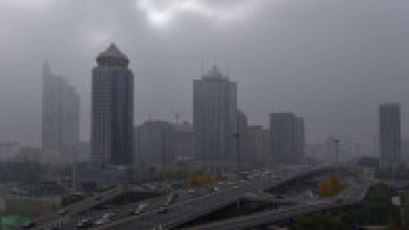 Zonele puternic industrializate din China se confruntă deseori cu fenomenul de smog în perioadele de toamnă şi iarnă. Foto: Profimedia | Poza 3 din 5