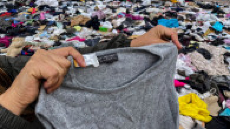 Zeci de mii de tone de haine noi sunt aruncate anual în deșertul chilian FOTO: Profimedia Images | Poza 8 din 9