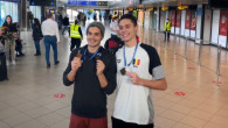 David Popovici și Robert Glință au revenit în țară FOTO: Facebook/ Ministerul tineretului și Sportului | Poza 11 din 12