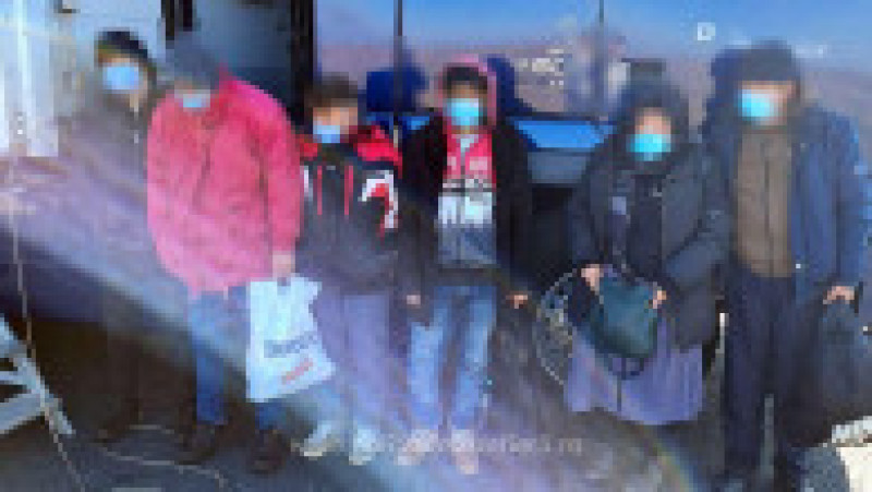 Migranți afgani descoperiți într-un TIR plin cu jucării de pluș FOTO: Poliția de Frontieră | Poza 4 din 4