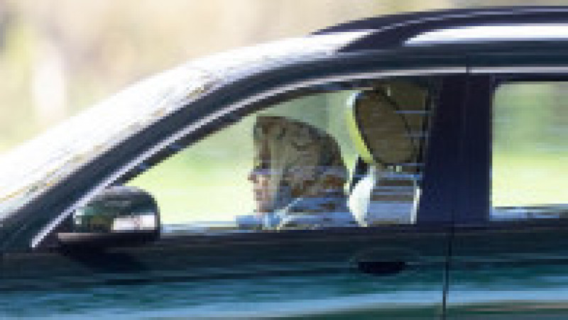 Regina Elisabeta a II-a a fost fotografiată conducându-și una dintre mașini pe proprietatea sa de la Castelul Windsor. Foto: Profimedia Images | Poza 2 din 5