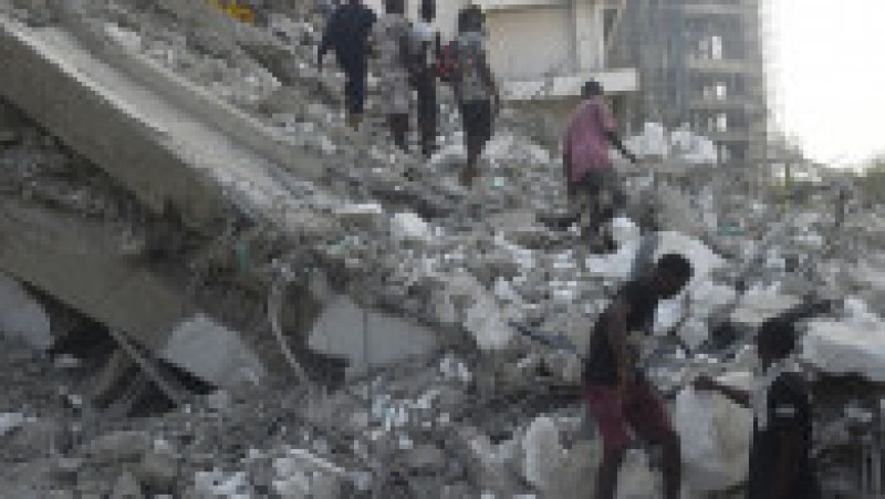 Un bloc aflat în construcție s-a prăbușit în Lagos, Nigeria. Foto: Profimedia Images | Poza 9 din 11