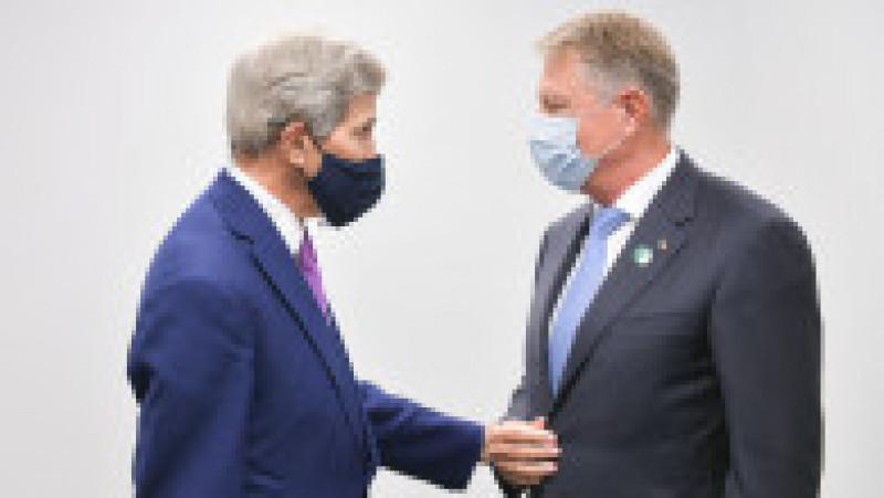 Klaus Iohannis s-a întâlnit cu John Kerry, Reprezentantul Special al Președintelui Statelor Unite ale Americii pentru Climă, la COP26. Foto: presidency.ro | Poza 5 din 6