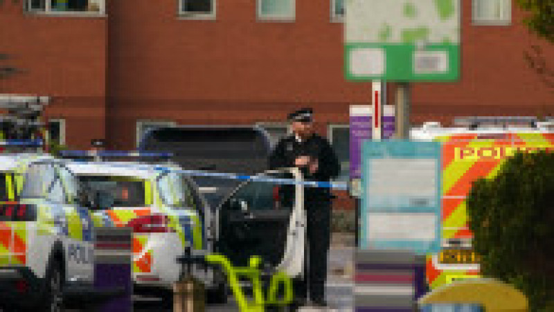 Poliția a izolat zona după ce o mașină a sărit în aer în fața Spitalului pentru Femei din Liverpool Foto: Profimedia Images | Poza 7 din 9