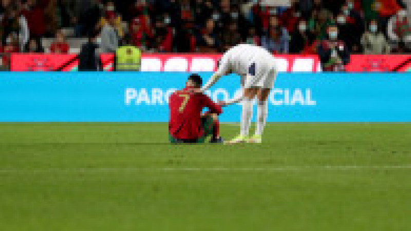 Cristiano Ronaldo, devastat după ce Portugalia a ratat acasă, în ultimul minut, calificarea directă la Campionatul Mondial de fotbal din Qatar Foto: Profimedia Images | Poza 7 din 12