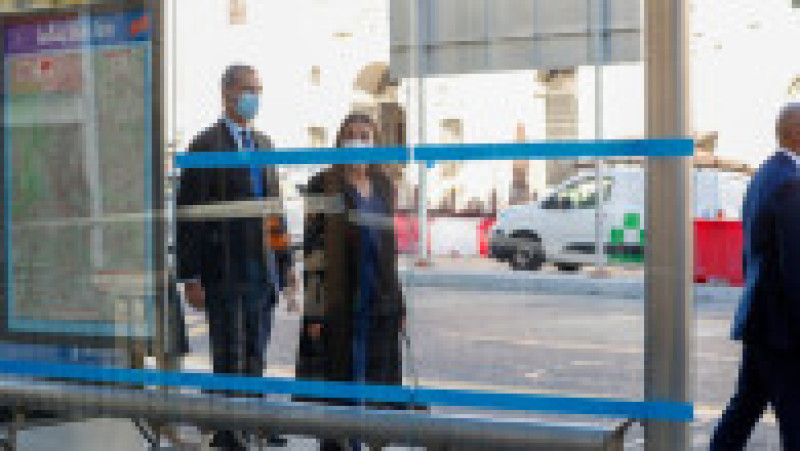  Regii Spaniei, Felipe al VI-lea şi Letizia, au mers cu autobuzul în Madrid. Foto: Profimedia Images | Poza 3 din 11