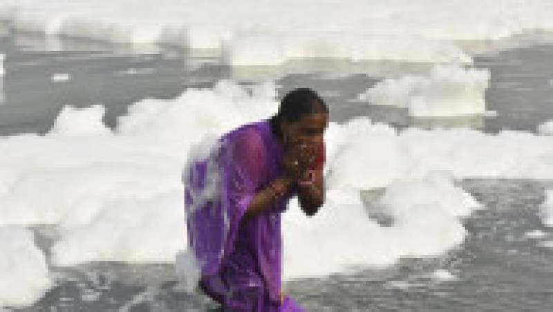 Spuma toxică a acoperit un râu sacru din India FOTO: Profimedia Images | Poza 1 din 17