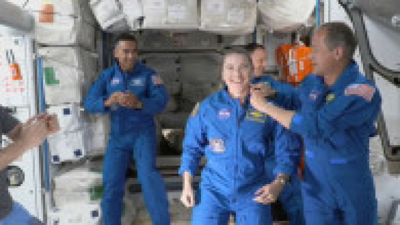 Capsula SpaceX cu cei patru astronauţi la bord a andocat la Staţia Spaţială Internaţională. Foto: Profimedia Images | Poza 1 din 4