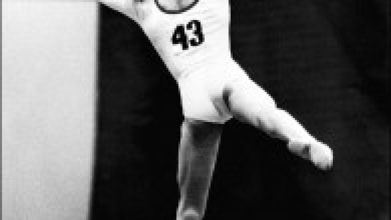 Nadia Comăneci a câștigat cupa la Campionatul European de Gimnastică din mai 1975. Skien, Norvegia. Foto: Profimedia | Poza 4 din 21