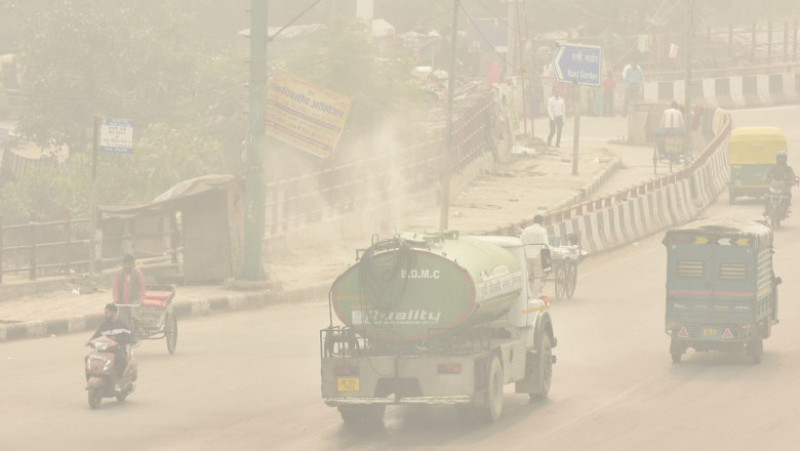 Poluarea din New Delhi este generată de mai mulți factori, însă în ultimele zile a fost exacerbată de arderile de deșeuri agricole de la marginea metropolei. Foto: Profimedia Images