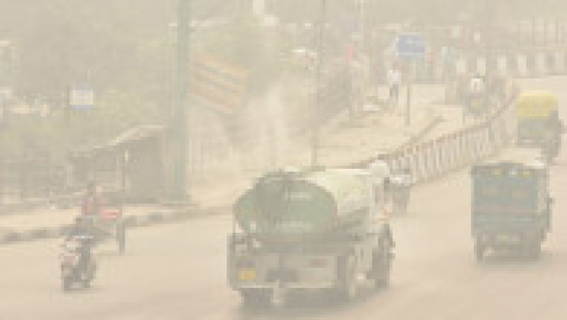 Poluarea din New Delhi este generată de mai mulți factori, însă în ultimele zile a fost exacerbată de arderile de deșeuri agricole de la marginea metropolei. Foto: Profimedia Images | Poza 1 din 9