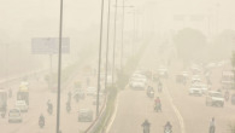 Fumul gros și toxic a acoperit întreaga capitală indiană. Foto: Profimedia Images | Poza 2 din 9