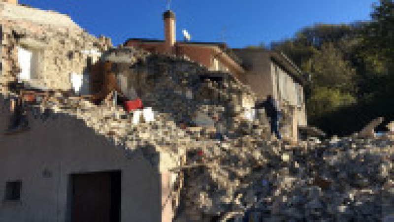 cutremur italia 7 - adi cojocaru | Poza 16 din 17