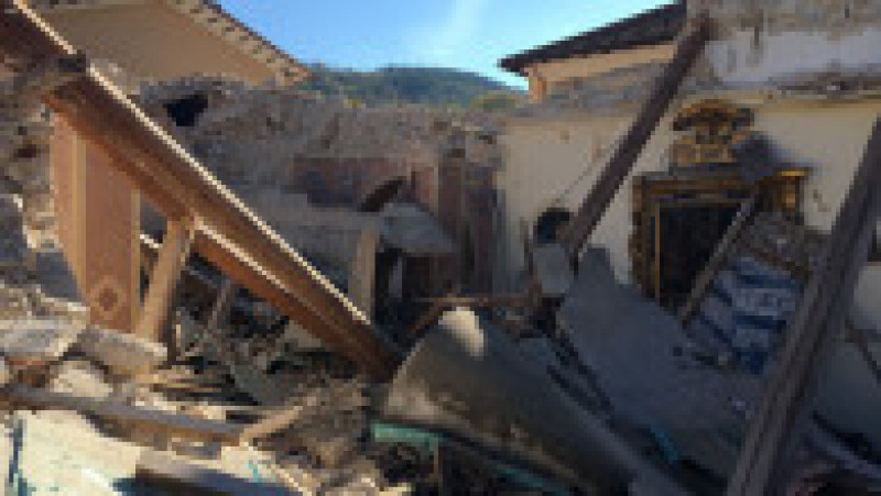 cutremur italia 12 - adi cojocaru | Poza 11 din 17