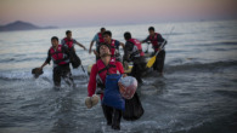 Migrants Begin Their Journey Through Europe In Kos | Poza 1 din 15