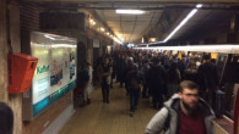 metrou blocat Unirii 4 | Poza 3 din 4