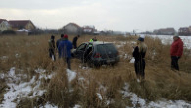 accident pe camp iarna Sinmartin (8) | Poza 7 din 8