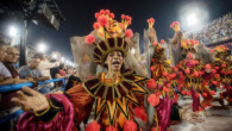 RIO DE JANEIRO, BRAZIL - FEBRUARY 26: A performer dances during Salgueiro performance at the Rio de Janeiro Carnival at Sambodromo on February 26, 2017 in Rio de Janeiro, Brazil. (Photo by Raphael Dias/Getty Images) | Poza 2 din 9