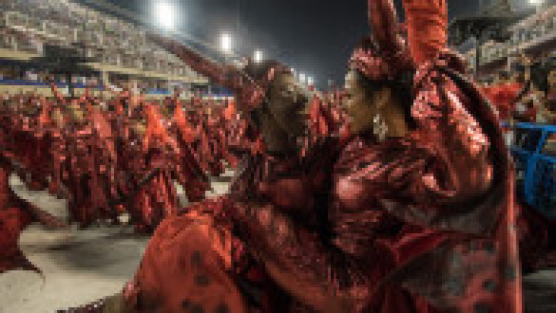 RIO DE JANEIRO, BRAZIL - FEBRUARY 26: A performer dances during Salgueiro performance at the Rio de Janeiro Carnival at Sambodromo on February 26, 2017 in Rio de Janeiro, Brazil. (Photo by Raphael Dias/Getty Images) | Poza 5 din 9