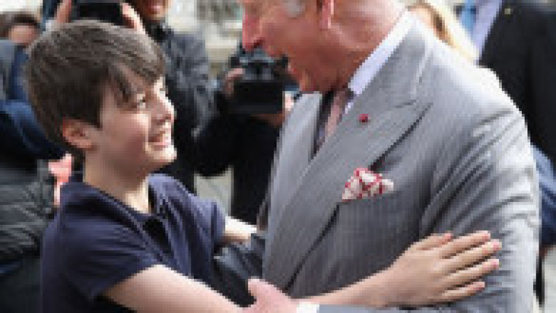 BUCHAREST, ROMANIA - MARCH 31: Prince Charles, Prince of Wales receives a hug from Valentin Blacker, son of William Blacker who is a local conservationist during a walking tour of the Old Town on the third day of his nine day European tour on March 31, 2017 in Bucharest, Romania. The Monuments Ambulance is a pilot restoration project supported by William Blacker. (Photo by Chris Jackson - WPA Pool/Getty Images) | Poza 3 din 8
