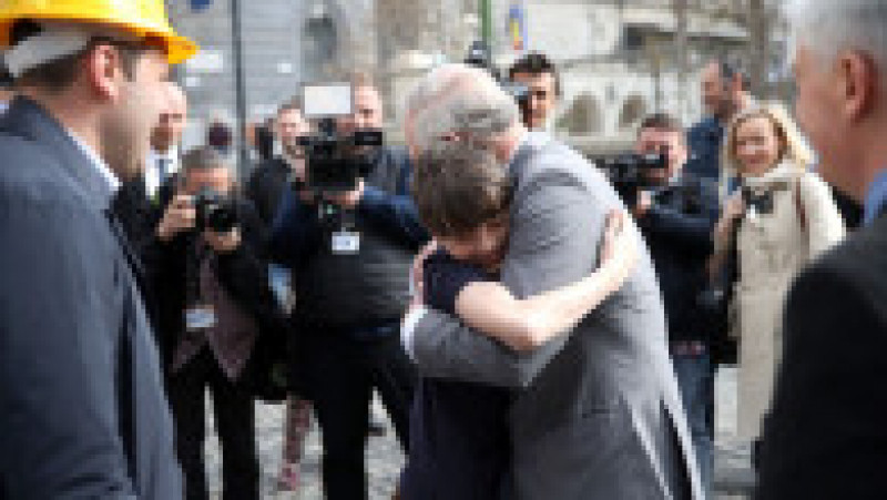 BUCHAREST, ROMANIA - MARCH 31: Prince Charles, Prince of Wales receives a hug from Valentin Blacker, son of William Blacker who is a local conservationist during a walking tour of the Old Town on the third day of his nine day European tour on March 31, 2017 in Bucharest, Romania. The Monuments Ambulance is a pilot restoration project supported by William Blacker. (Photo by Chris Jackson - WPA Pool/Getty Images) | Poza 1 din 8